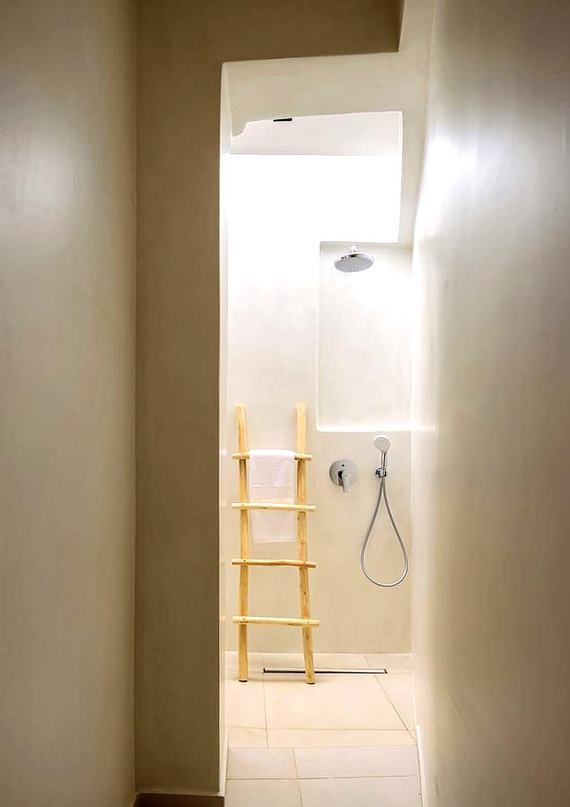 Ryolithos Suites